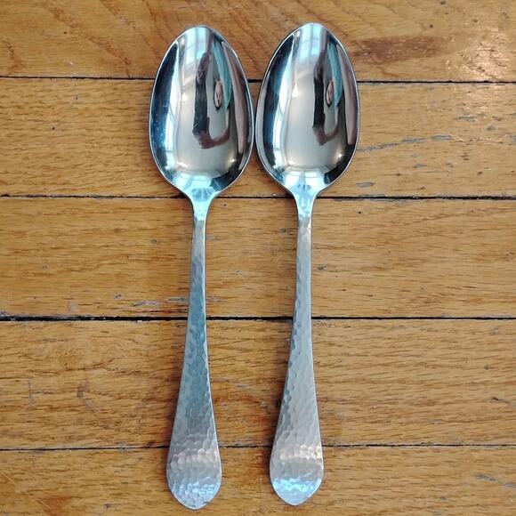 2 Reed & Barton Hammered Antique 8" Serving Spoons 18/8 Stainless Steel Korea - Picture 1 of 6